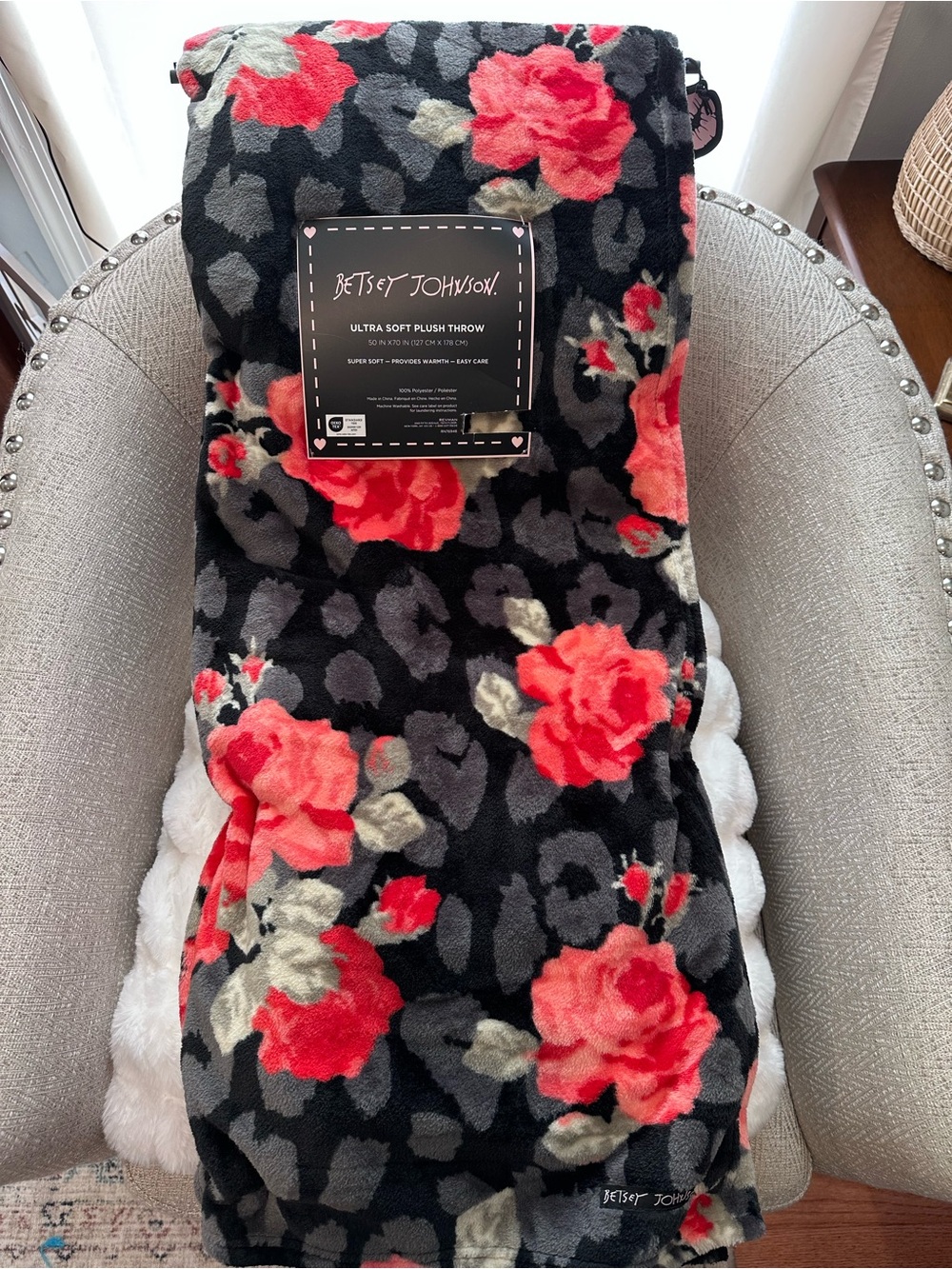 Betsey Johnson Black Plush Throw with Red Rose Print 50 x 70”